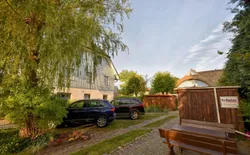 Bild 19: Direkte Umgebung des Objekts. Grillplatz