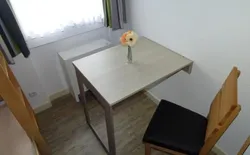 Bild 4: Schlafzimmer 2 mit Klapptisch (herunter geklappt)