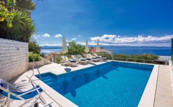 Geräumige Ferienwohnung in Omiš mit Eigenem Pool, Bild 1