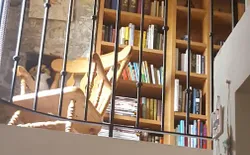 Bild 14: Wohnbereich. Bibliothek