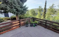 Bild 13: umzäumte Terrasse