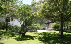 Bild 10: Gartenbereich beim Appartementhaus
