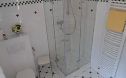 Bild 10: Eine neue Dusche mit den  Maßen 90 X 90 empfängt sie zum Duschbad