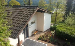 Schönes Ferienhaus mit Panoramablick am Stausee, Bild 1: Ferienhaus mit Seeblick