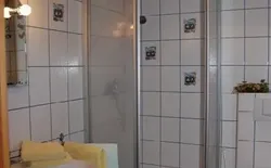 Bild 8: Duschbad