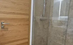 Bild 12: Dusche