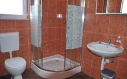 Bild 9: Badezimmer