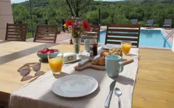 Bild 2: Alleinstehendes Ferienhaus mit Pool