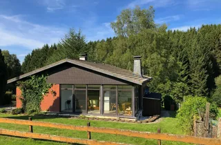 Bild 2: Außenansicht des Gebäudes. Südseite mit Veranda