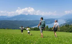 Bild 5: wandern über dem  Millstätter See_TINEFOTO_072025_0397