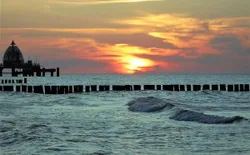 Bild 17: Direkte Umgebung des Objekts. Zingster Strand mit Tauchgondel.