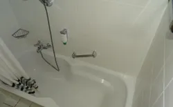 Bild 21: Badezimmer 2 mit Badewanne und WC