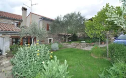 Bild 36: Außenansicht des Gebäudes. Garten