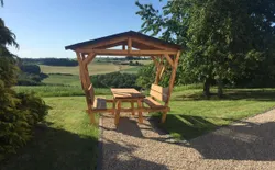 Bild 33: Sitzplatz mit wunderschöner Aussicht vor dem Haus