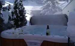Bild 9: ... unser Außenwhirlpool / Entspannung nach einem Ski- oder Wandertag