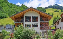 Ferienwohnung Juppe in Schröcken, Bild 1: Ansicht im Sommer