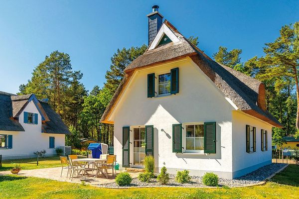 ferienhaus wohnung mit fahrrädern in leer