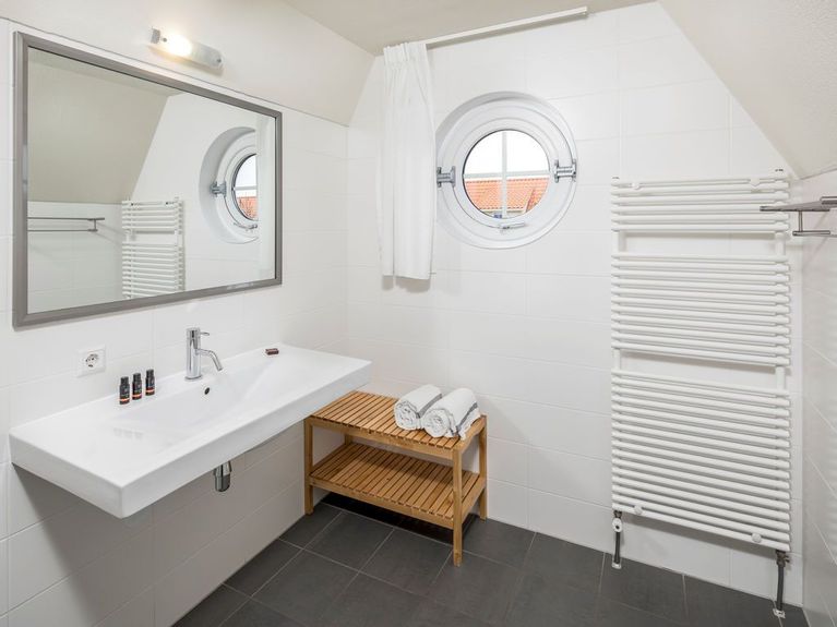 Hete avonturen in hun ruime badkamer