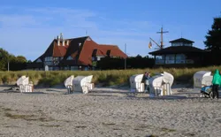 Bild 15: Kurhaus vom Strand im September