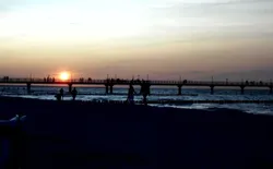 Bild 17: Gäste die gerne am Strand verweilen, können einen der vielen schönen Sonnenuntergänge genießen
