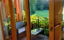 Bild 2: Balkon mit Blick ins Grüne