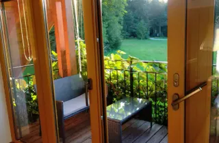 Bild 2: Balkon mit Blick ins Grüne