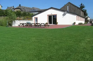Bild 2: Groser Garten mit Südterrasse