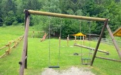 Bild 9: öffentlicher Kinderspiel- und Grillplatz