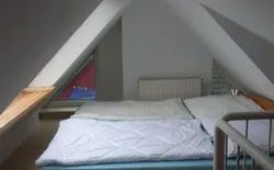 Bild 4: Doppelbett im Spitzboden