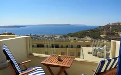 Bild 2: Balkon