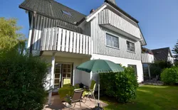 Bild 4: Außenansicht des Gebäudes. ....mit Terrasse