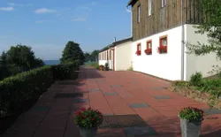 Ferienhaus Snowview Lodge, Bild 1: Ostansicht vom Ferienhaus