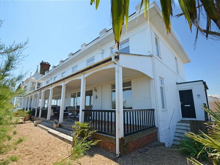 Seaside Holiday Home In Deal Near Hiking Nightlife Squash Club Kent