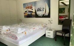 Bild 8: Schlafzimmer