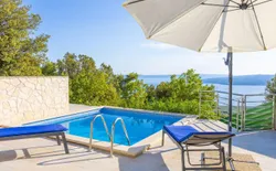Günstiges Ferienhaus mit Pool und Meerblick, Bild 1