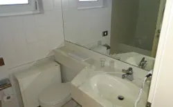 Bild 20: Badezimmer 2 mit Badewanne und WC