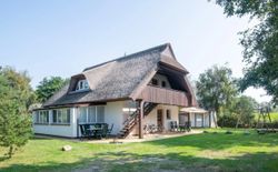 Reetgedecktes Ferienhaus 50 Metern von der Ostsee, Bild 1