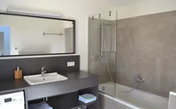 Bild 22: Master Bad mit Waschmaschine, Badewanne