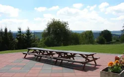 Bild 3: Terrasse mit Fernblick