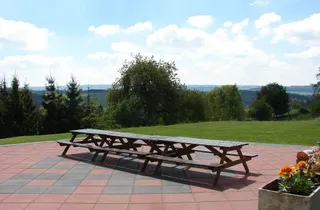 Bild 3: Terrasse mit Fernblick
