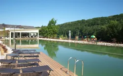 Ferienwohnung Eiche in Feistritz im Rosental, Bild 1: herrlicher Schwimmteich bei uns im Feriendorf sorgt für Abkühlung und Freizeitvergnügen