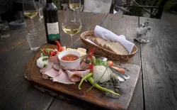 Bild 15: Typisches Jausenbrettl in den Weinbergen