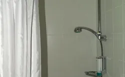 Bild 19: Badezimmer 1 mit Dusche und WC