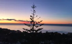 Bild 26: Ausblick aus dem Fenster. Sonnenaufgang mit Blick auf Afrika