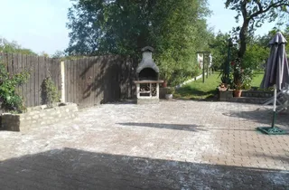 Bild 3: Terrasse Hinterseite mit Grill