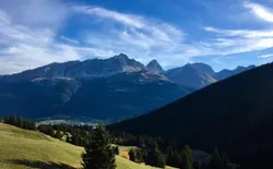 Bild 13: Blick in Richtung Savognin mit Piz Mitgel, Tinzenhorn und Piz Ela im Hintergrund