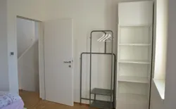 Bild 21: Zwei-Bett Zimmer Mittelgeschoss mit Straßenblick