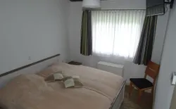 Bild 25: Schlafzimmer 1 mit Sat-TV (Flachbild)