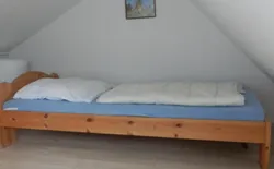 Bild 5: Einzelbett im Spitzboden