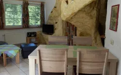 Bild 5: Treppe zum Obergeschoss